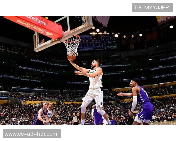 克莱半场表现出色三分球命中率高达百分之百助力球队取得领先